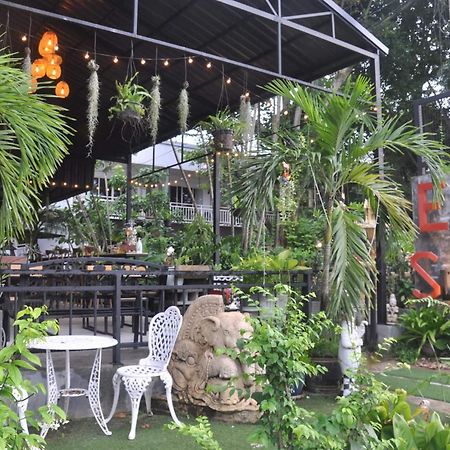 Hotel Eat N Sleep Phuket Exterior foto