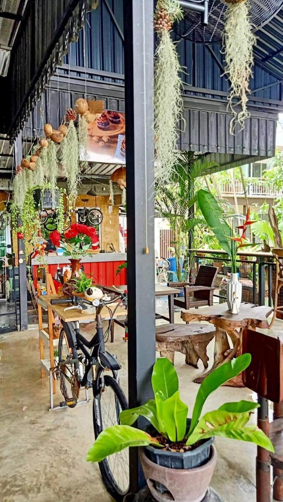 Hotel Eat N Sleep Phuket Exterior foto