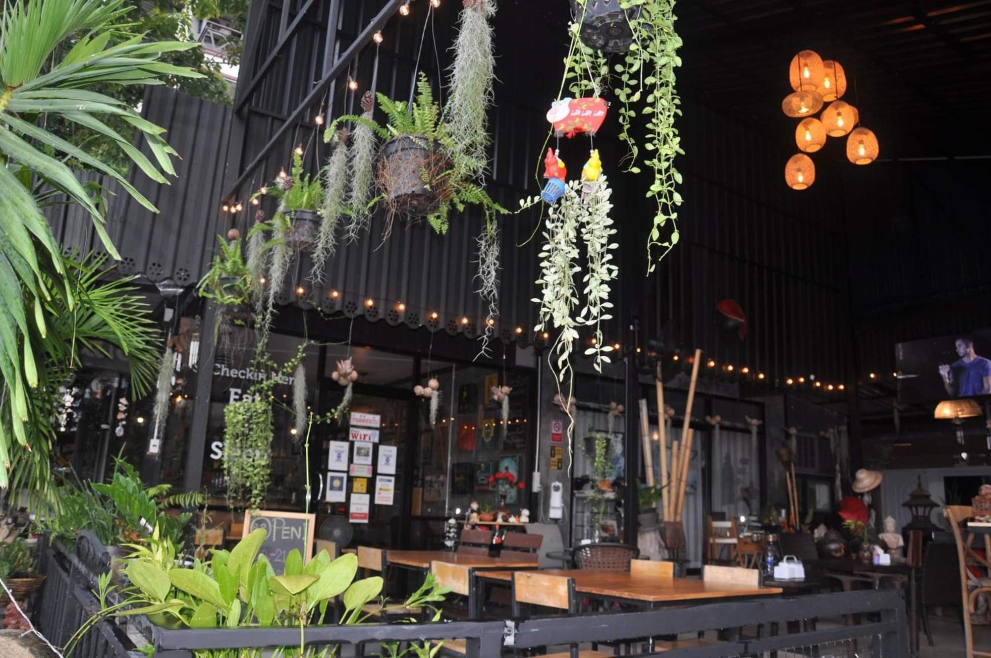 Hotel Eat N Sleep Phuket Exterior foto