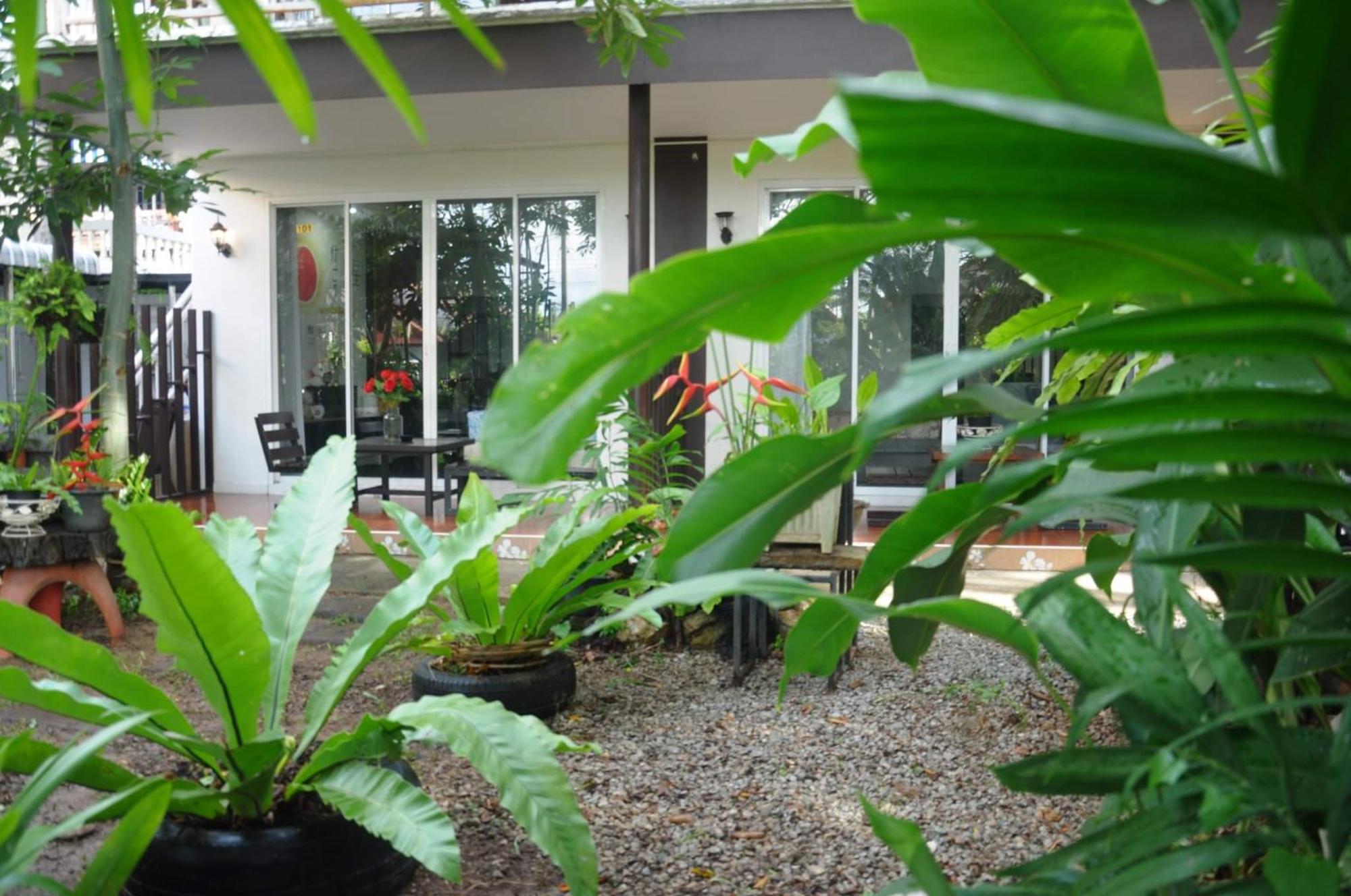 Hotel Eat N Sleep Phuket Exterior foto