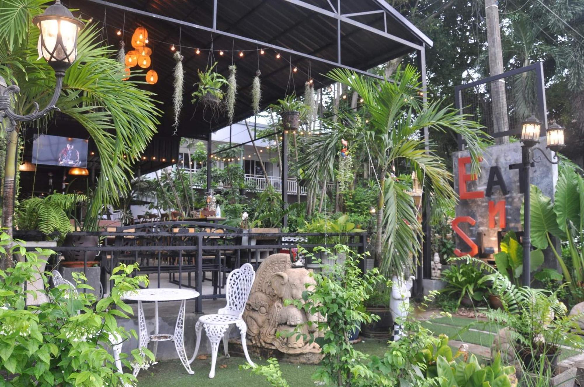 Hotel Eat N Sleep Phuket Exterior foto