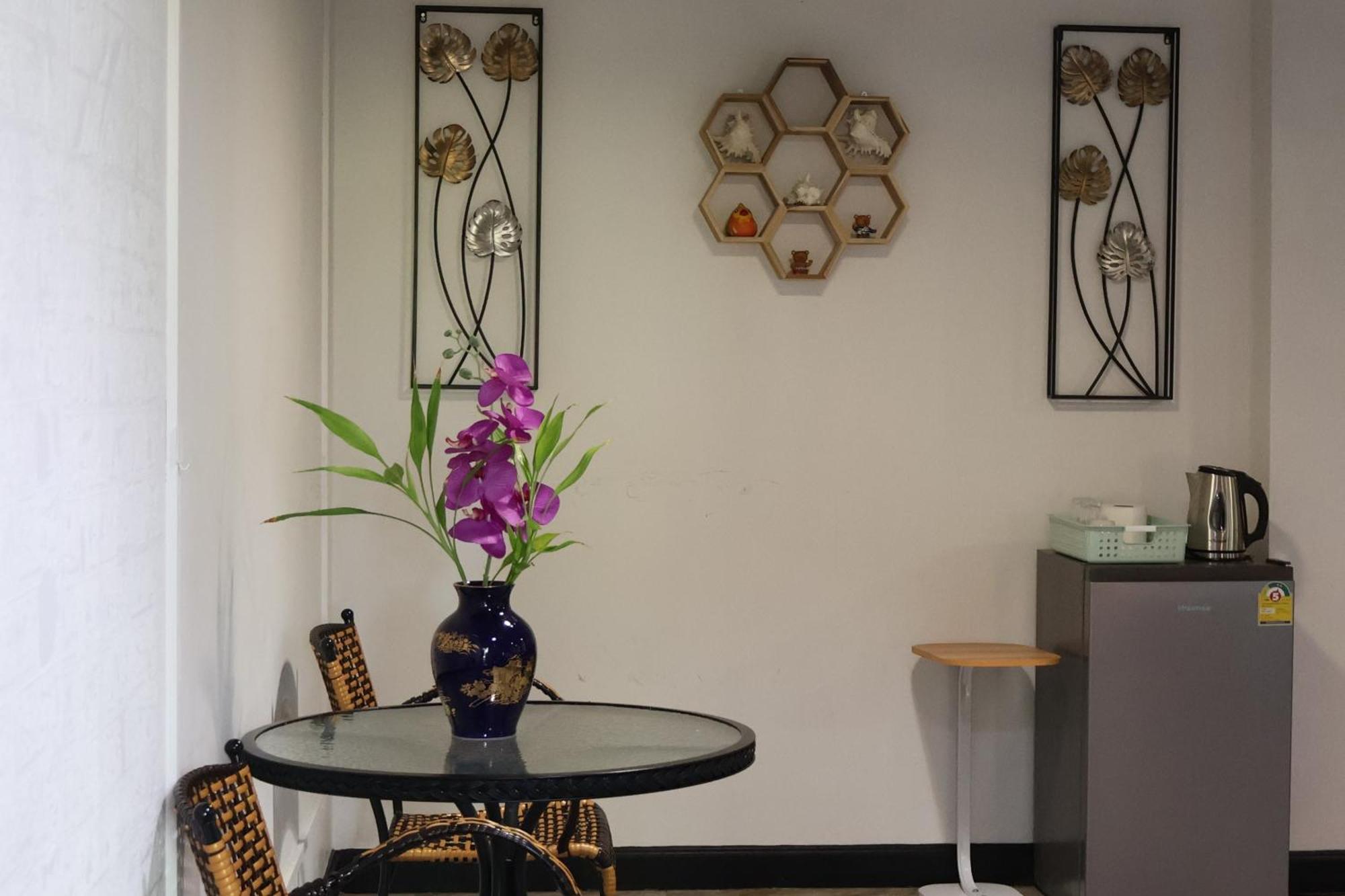 Hotel Eat N Sleep Phuket Exterior foto