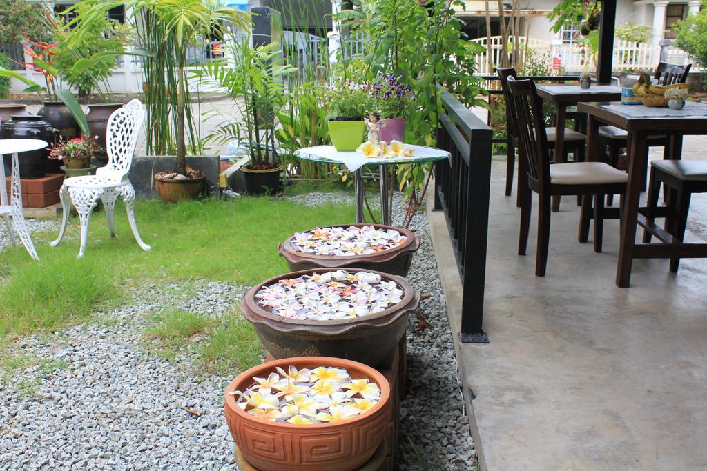 Hotel Eat N Sleep Phuket Exterior foto