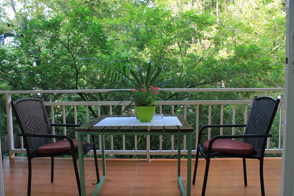 Hotel Eat N Sleep Phuket Exterior foto